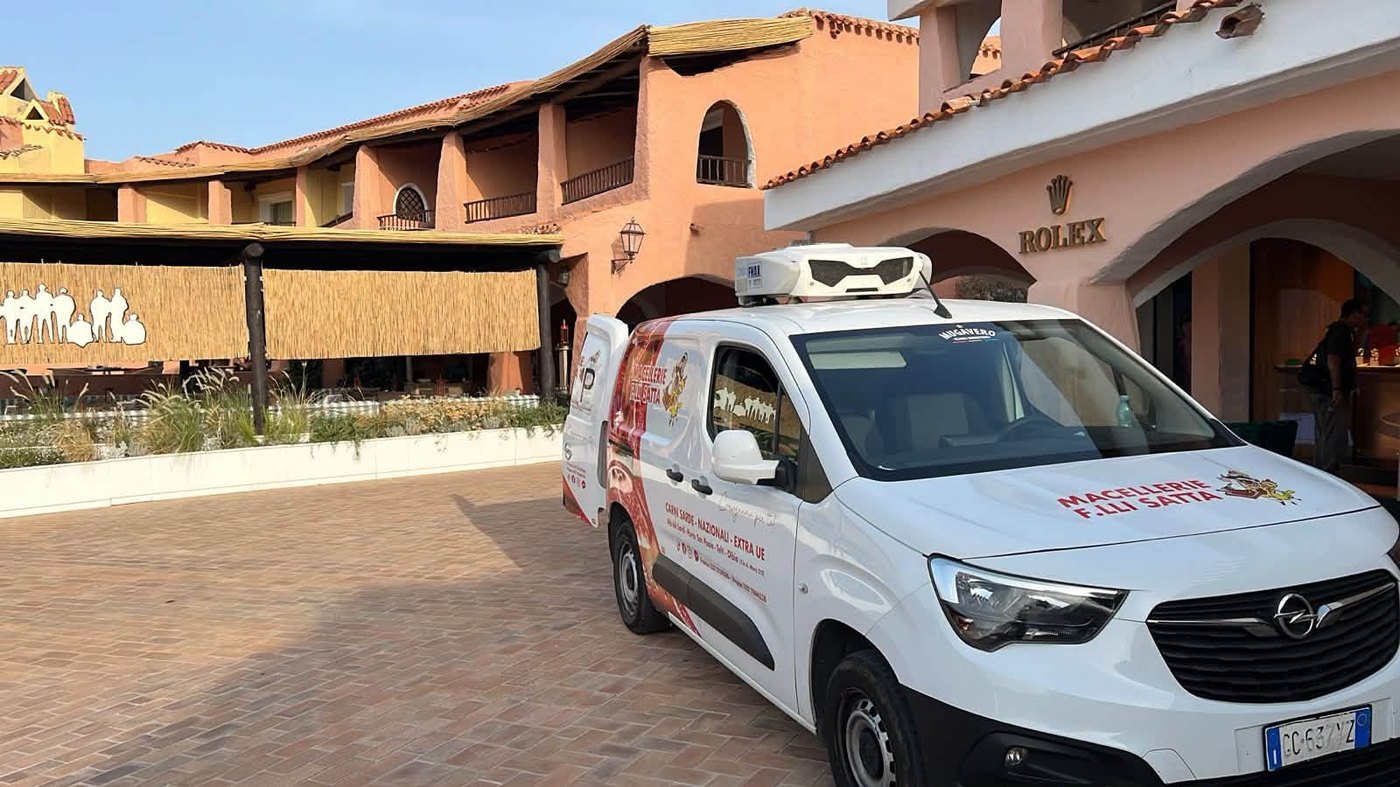 Furgone isotermico per la consegna delle carni frollate a Olbia